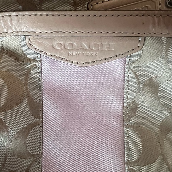 This is a coach purse - Picture 3 of 3